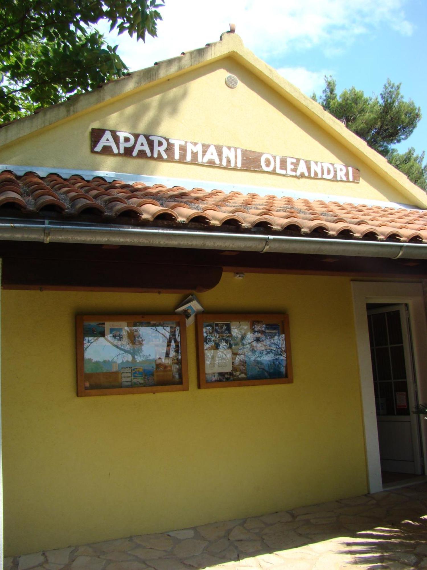 Villas Oleandri Vrboska Exterior foto